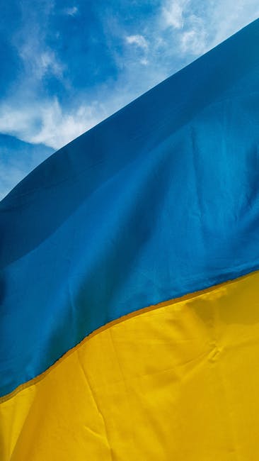 деловое рукопожатие на фоне флагов Польши и Украины